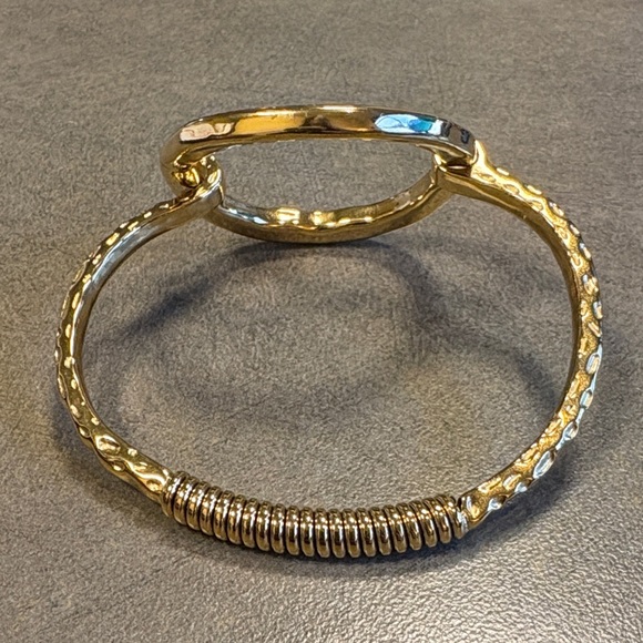 Gold Hinged Hammed Bracelet  Spring back - Picture 4 of 5